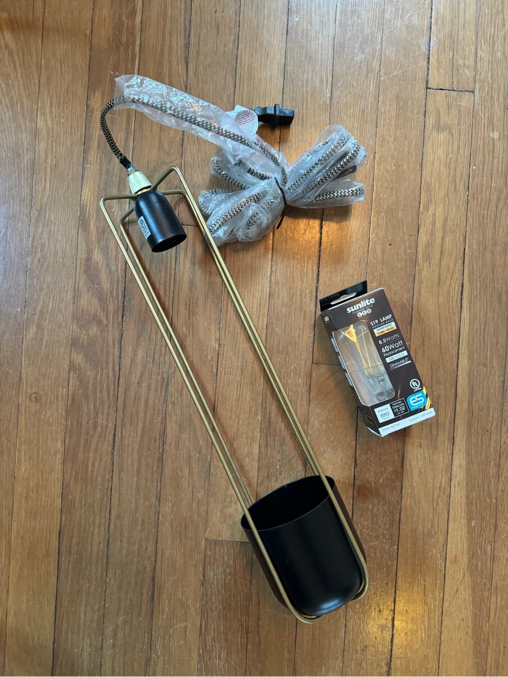 NWT Black and Brass Metal Hanging Planter with Grow Light